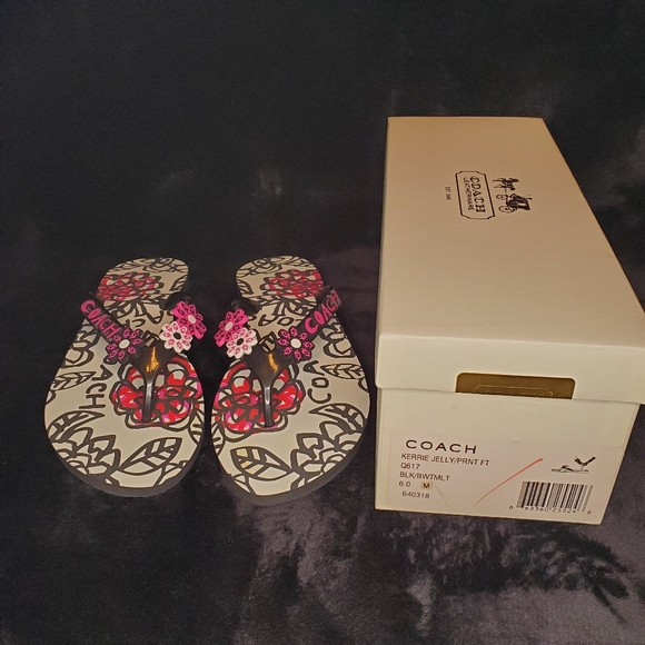 Coach Kerrie Poppy Size 6 New in Box - Picture 4 of 4